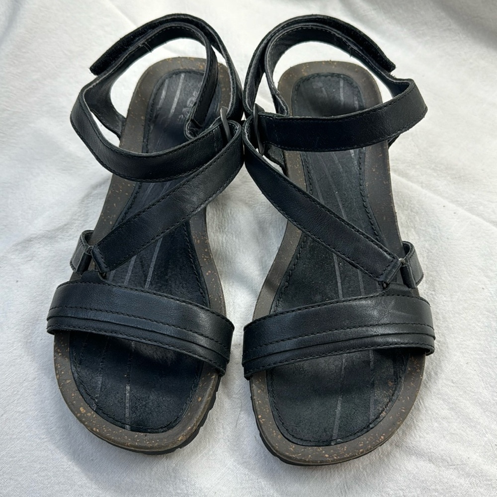Teva Sandals Sz 7.5 Excellent Condition